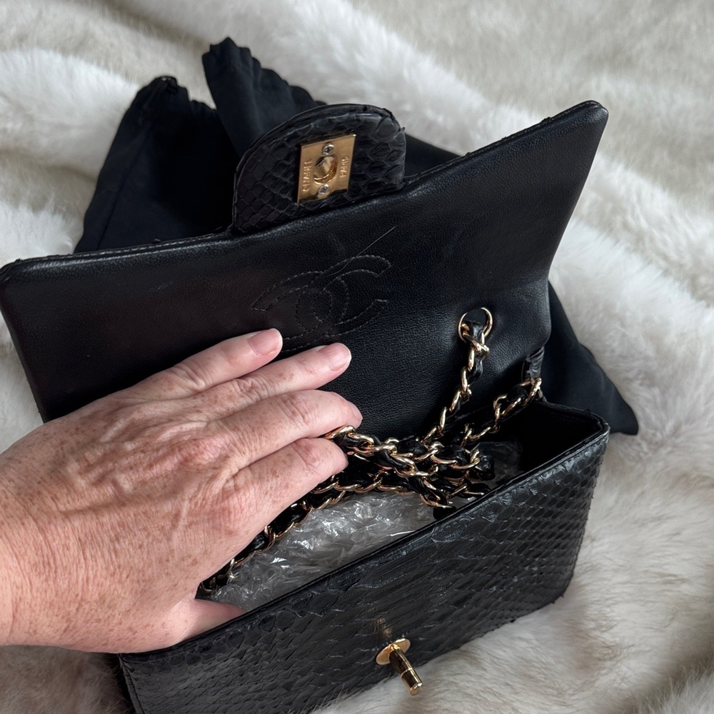 Chic Black Python Leather Bag - image 4